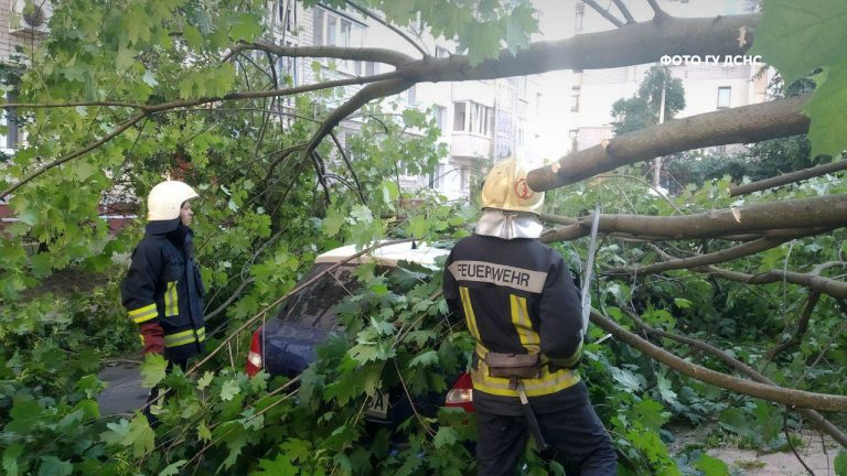 Вчорашня негода наробила шкоди в Івано-Франківську