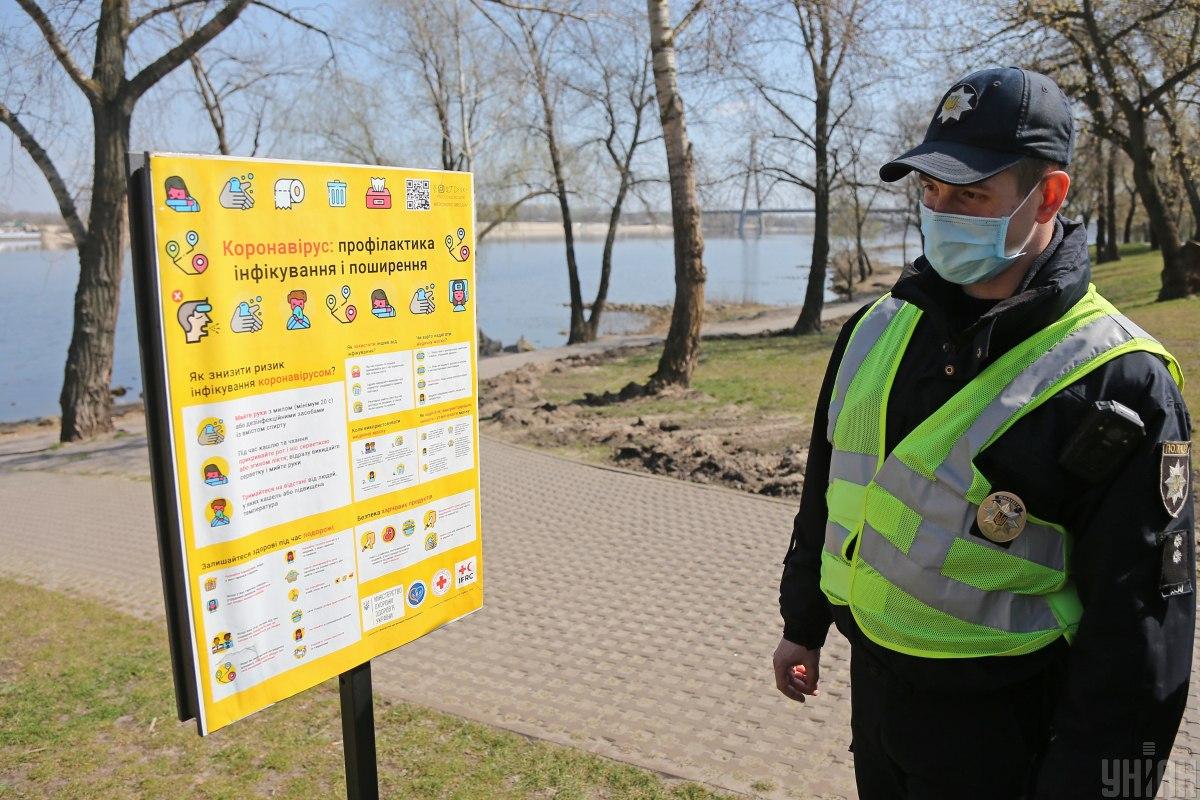 В кафе по 4 особи, а на вулиці та в парках по 8 - уряд вніс деякі пом'якшення до карантину