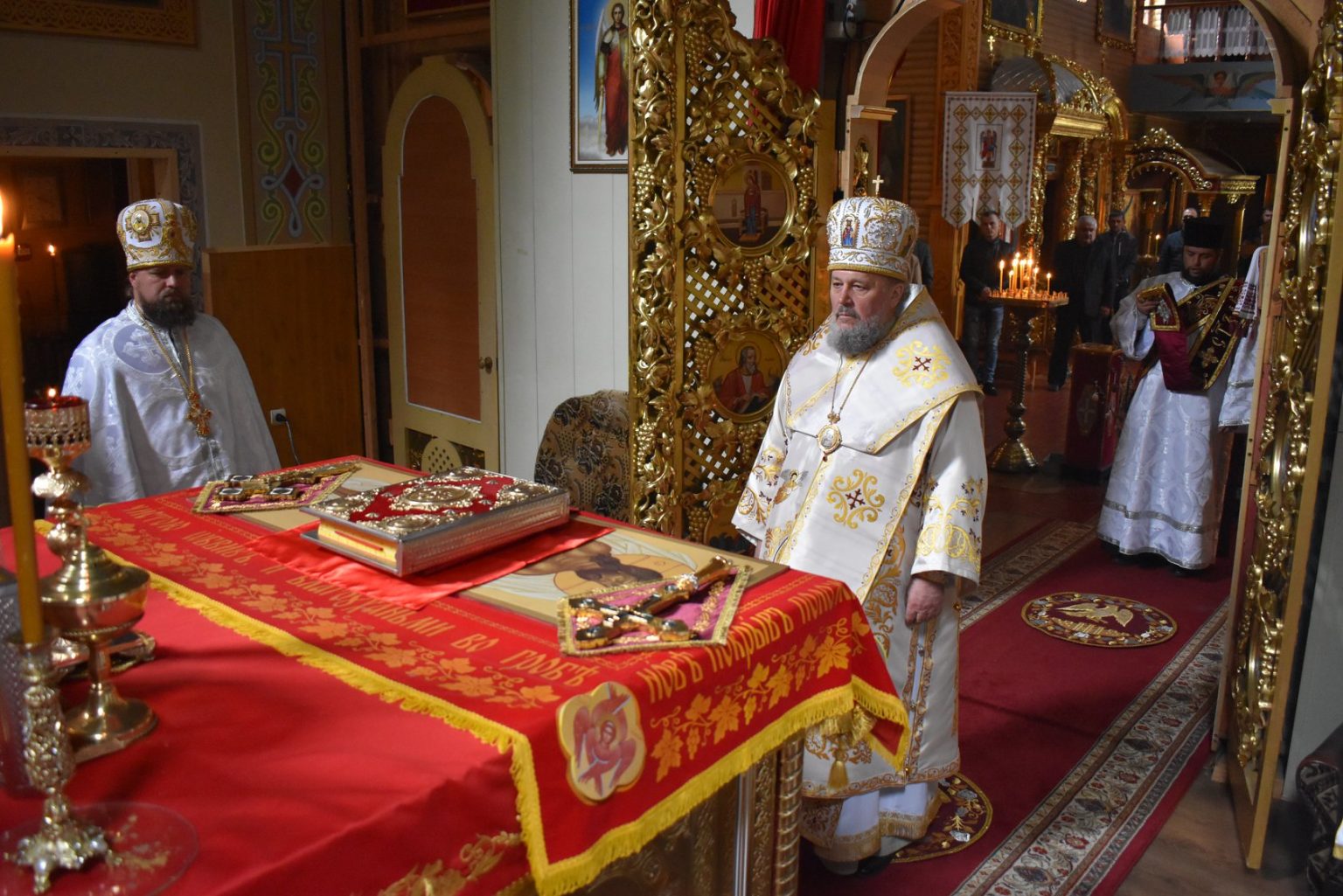 На Прикарпатті для вірян відкрили храми Помісної православної церкви