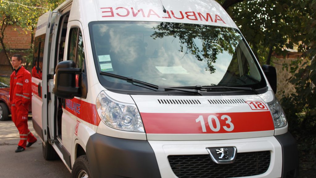 Працівники Івано-Франківської станції швидкої медичної допомоги провели попереджувальну акцію протесту