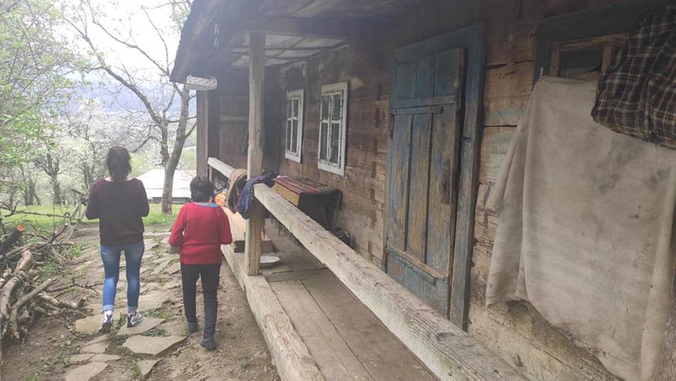 Жінка з Косівського району, яка помирає з голоду, не може знайти правди у чиновницьких кабінетах: фото та відео