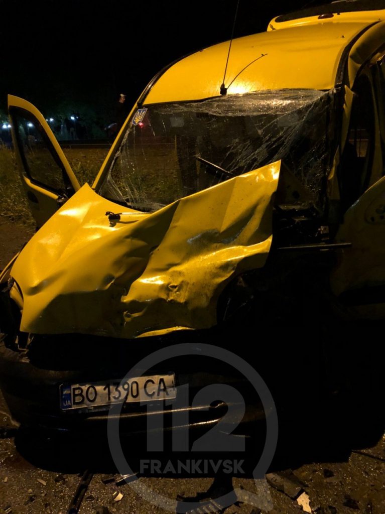 На Калущині, внаслідок лобового зіткнення двох авто важко травмувалась водійка