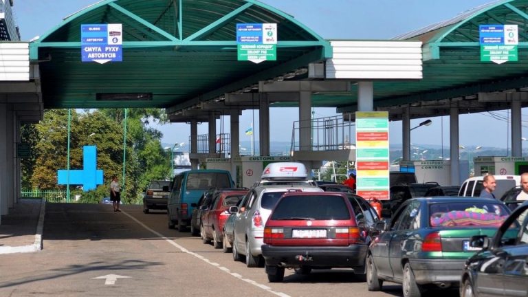 Єврокомісія пропонує продовжити обмеження на в’їзд в ЄС до 15 червня