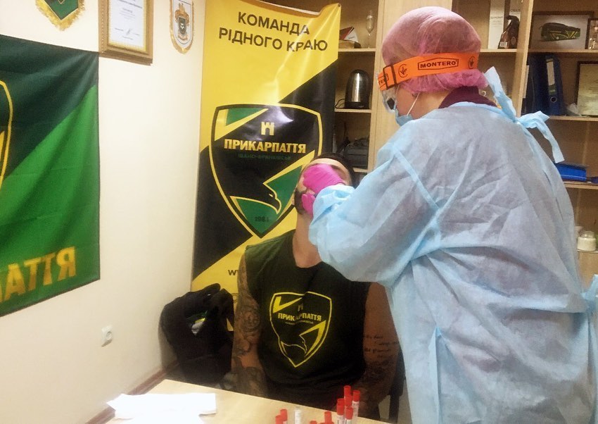 В гравців "Прикарпаття" та працівників стадіону взяли аналізи на коронавірус