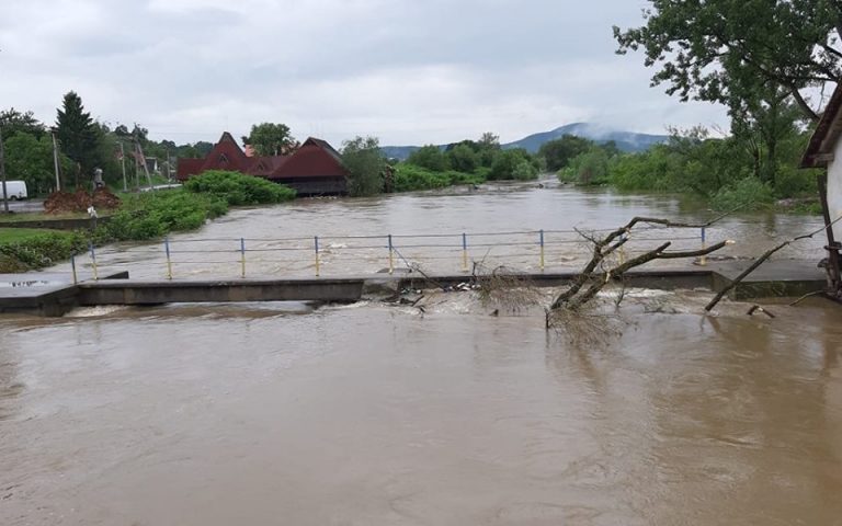 Через значні опади рівень води у річках області може піднятись більш як на метр