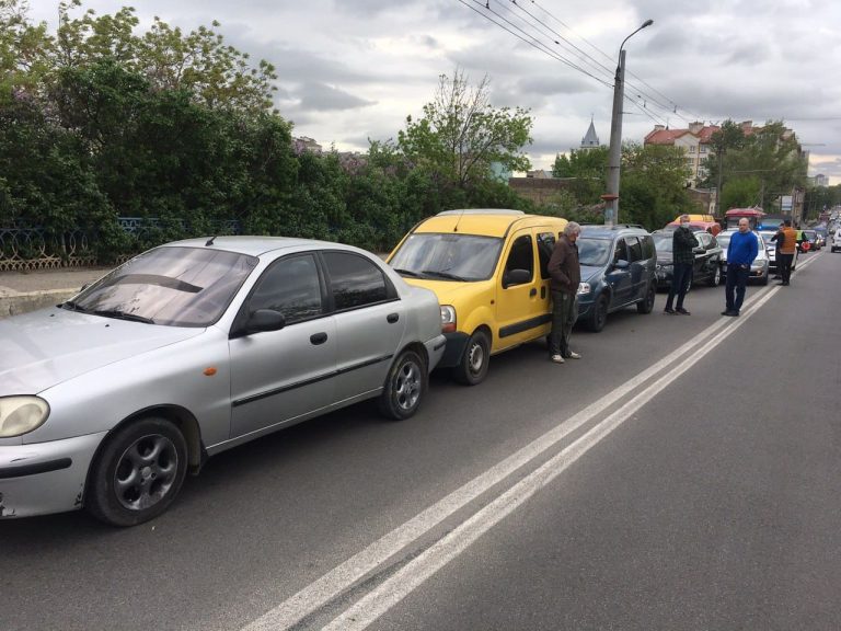 З'явилися деталі ДТП, яке трапилося на мості за участі відразу п’яти автомобілів