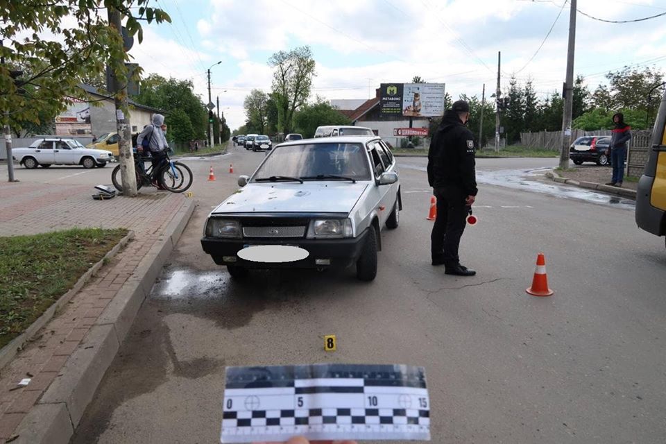 У Коломиї пішохід потрапив під колеса легковика, на водія відкрили кримінальне провадження: фотофакт