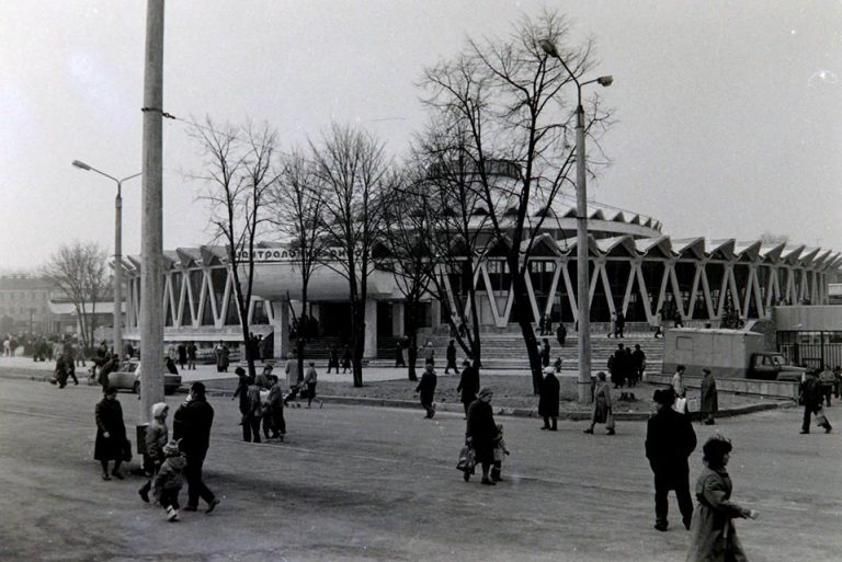 Центральний ринок Івано-Франківська на кадрах фотоплівки кінця минулого століття: фото