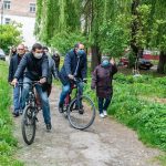 "Чорна п'ятниця за розкладом": франківські чиновники на велосипедах проінспектували місто