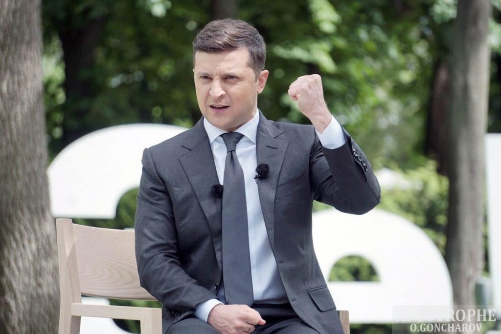 Емоції били через край: ексклюзивні фото Зеленського на прес-конференції