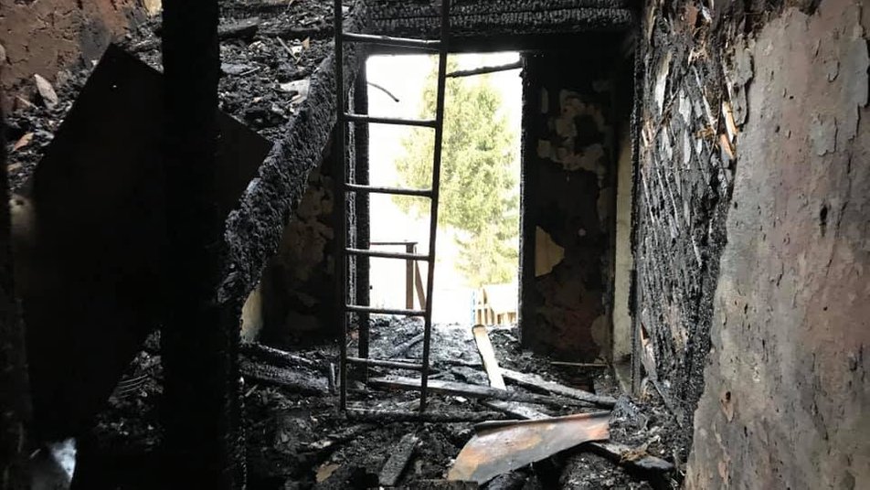 На Прикарпатті судитимуть чоловіка, який намагався спалити у будинку дружину та дітей: фото