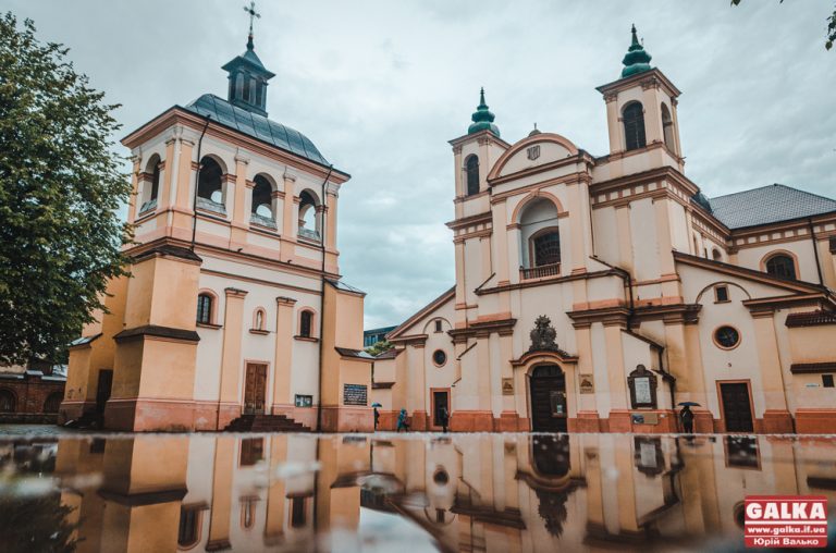 Франківський фотограф виклав у мережу заворожуючі фото післядощового Івано-Франківська