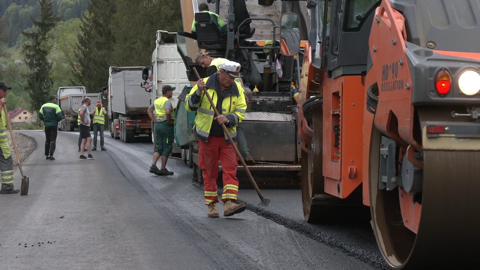 Триває ремонт дороги "Криворівня-Чернівці": фото, відео
