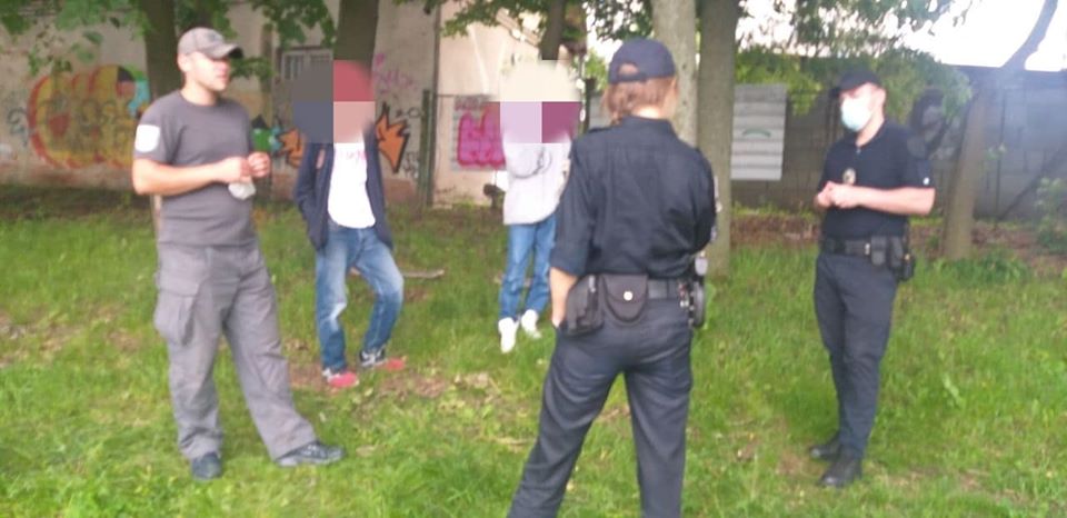 У Франківську упіймали юного гопника-вандала, який обписував стіни