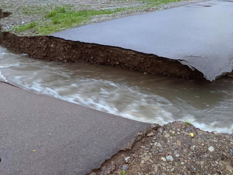 Вода накоїла лиха у передмістях Івано-Франківська та Тисменицькому районі