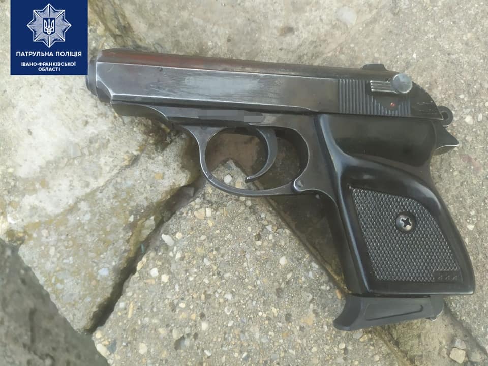 На Пасічній затримали чоловіка, який розгулював із гранатою та пістолетом у руках