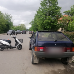 На Прикарпатті водійка скутера врізалася у відчинені двері автомобіля, внаслідок чого постраждав 12-річний пасажир