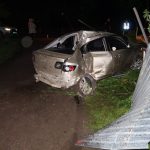 На Франківщині 24-річний водій в'їхав у стовп, його госпіталізовано до лікарні у важкому стані: фото