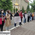У Франківську активісти під стінами поліції вимагають відставки Авакова: фото та відео