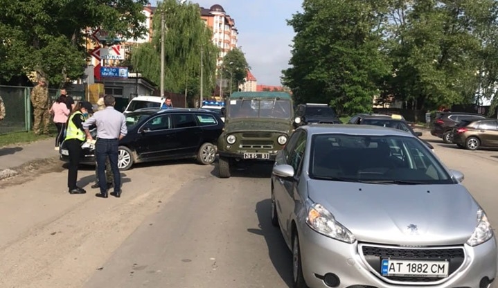 Винуватцем масштабної ДТП у Франківську виявився військовослужбовець: фото