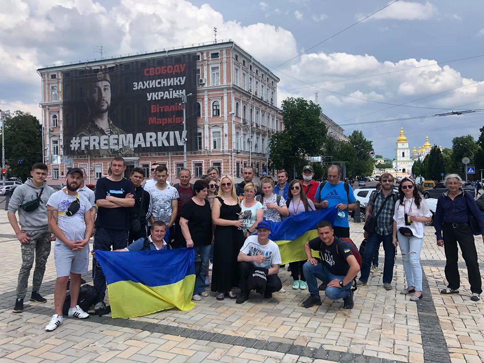 Прикарпатські активісти поїхали до Києва, щоб підтримати Петра Порошенка