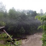 Через значні опади у курортному Яремче розлився Прут: вражаючі фото