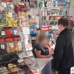 Прикарпатські поліцейські виявили продавців, які продавали алкоголь та сигарети 15-річним дівчатам