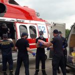 Рятввальники Прикарпаття на гелікоптері доставлять продукти в район з яким через негоду відсутнє транспортне сполучення