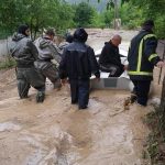 Рятувальники продовжують евакуювати людей із затоплених населених пунктів