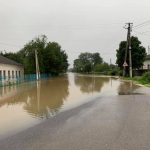 Негода на Прикарпатті: внаслідок дощів у Галичі перекрили дорогу: фото та відео