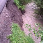 У гірських районах Прикарпаття через проливні дощі ускладнено рух транспорту: фотофакт
