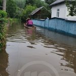 Дністер, що розлився через рясні дощі, затопив село на Тлумаччині: фото, відео