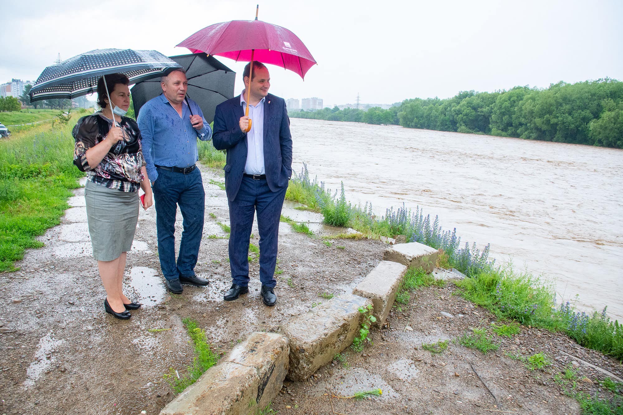 Негода розмила дамбу в селі неподалік Івано-Франківська: фоторепортаж