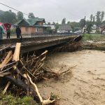 Негода наробила лиха в 13 районах Прикарпаття, поліція допомагає ліквідувати наслідки
