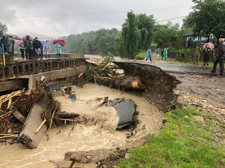 Негода наробила лиха в 13 районах Прикарпаття