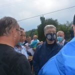 Петро Порошенко відвідав одне з сіл на Прикарпатті, що сильно постраждало від негоди: фото, відео