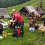 Рятувальники доставили харчі мешканцям прикарпатського села, які сильно постраждали від негоди: фоторепортаж