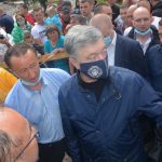 Петро Порошенко відвідав одне з сіл на Прикарпатті, що сильно постраждало від негоди: фото, відео