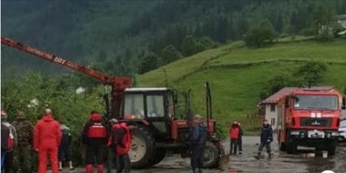 Рятувальники знайшли тіло жінки, яка перебувала в автомобілі, який злетів у гірську річку