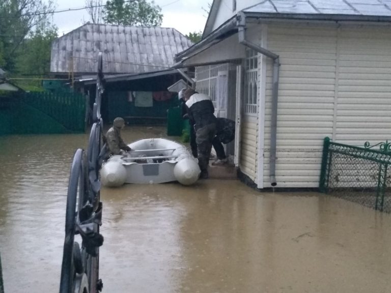 В ОДА пообіцяли частково компенсувати прикарпатцям збитки, завдані негодою