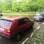 Через сильну зливу затопило територію "Карпатнафтохіму", а автівки працівників побив град: фотофакт