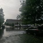 Через сильну зливу затопило територію "Карпатнафтохіму", а автівки працівників побив град: фотофакт