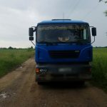 Під Франківськом затримали вантажівку, вщент заповнену львівським сміттям: за справу взялася поліція