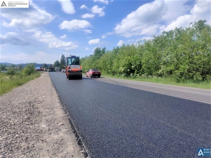 В Долинському районі триває ремонт дороги національного значення