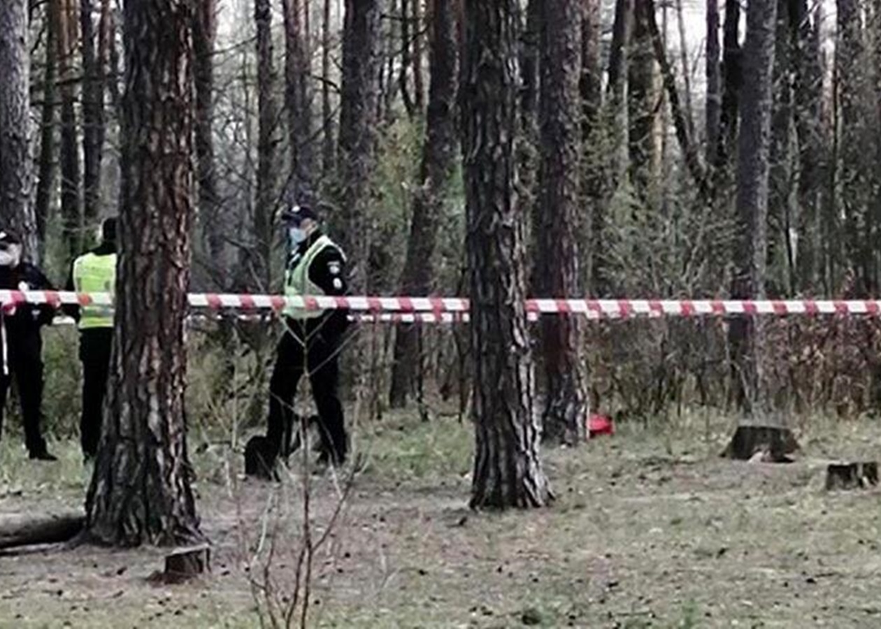 В Галичі, в парковій зоні міста, виявили труп чоловіка, який пролежав там вже досить тривалий час