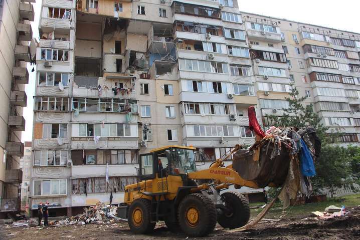 Постраждалі від вибуху на Позняках кияни не можуть потрапити у квартири, які роздав Зеленський: відео