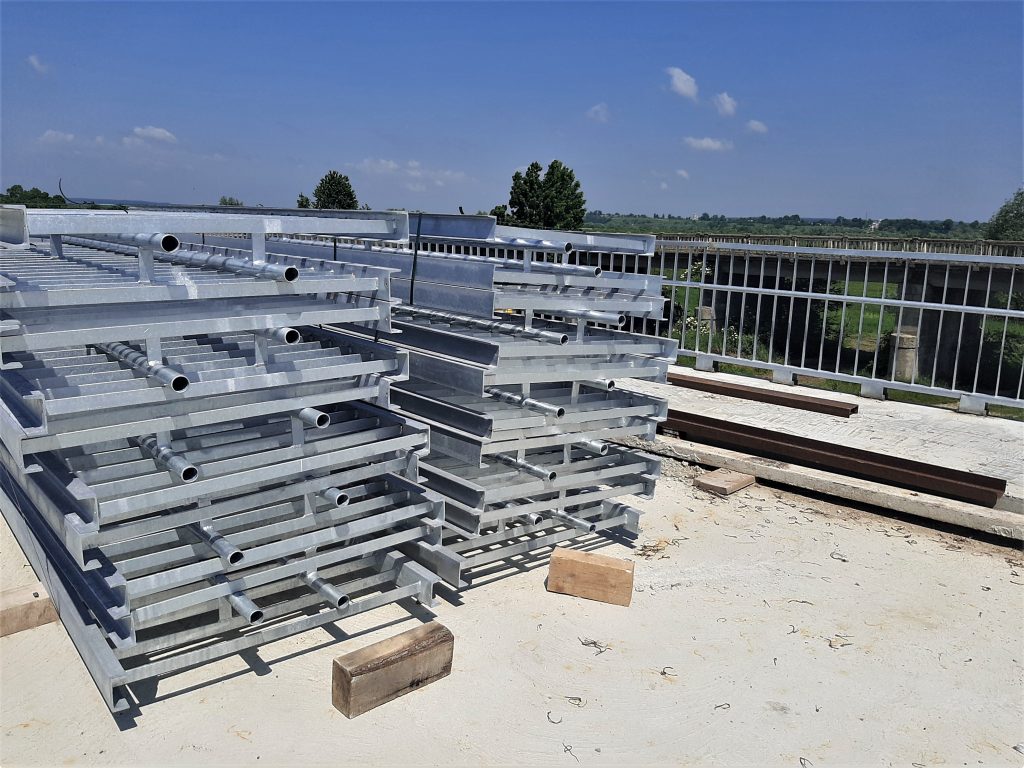 На межі Калуського та Галицького районів триває будівництво мосту через Дністер