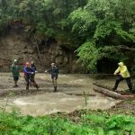 Як прикарпатські надзвичайники рятували туристів із Манявського водоспаду: фоторепортаж