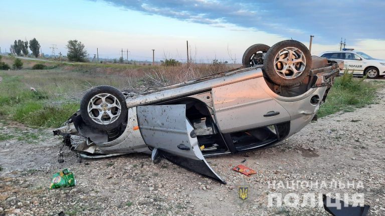 Сьогодні перед ранком у горах автомобіль вилетів з дороги - займисте пальне із пробитого бензобаку розтеклося по проїжджій частині