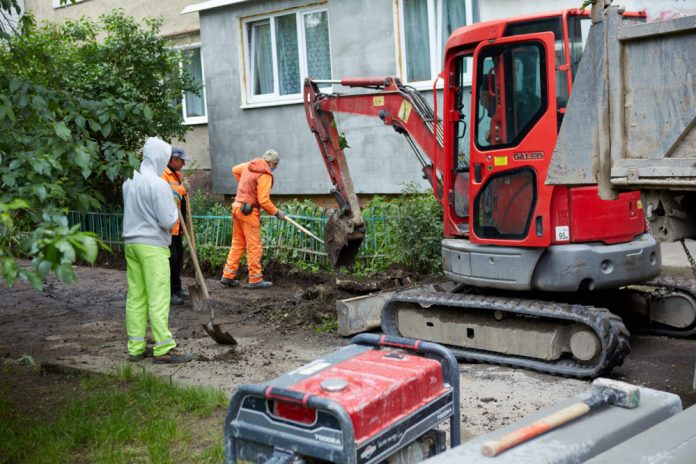 У Франківську триває ремонт дворів: фото - PRAVDA.IF.UA: Новини твого міста